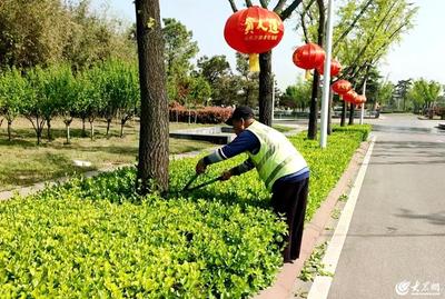 臨沭縣加強(qiáng)園林綠化養(yǎng)護(hù)，提升城市精細(xì)化管理工作水平